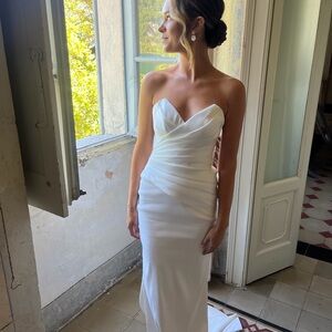 Elegant White Strapless Wedding Dress
